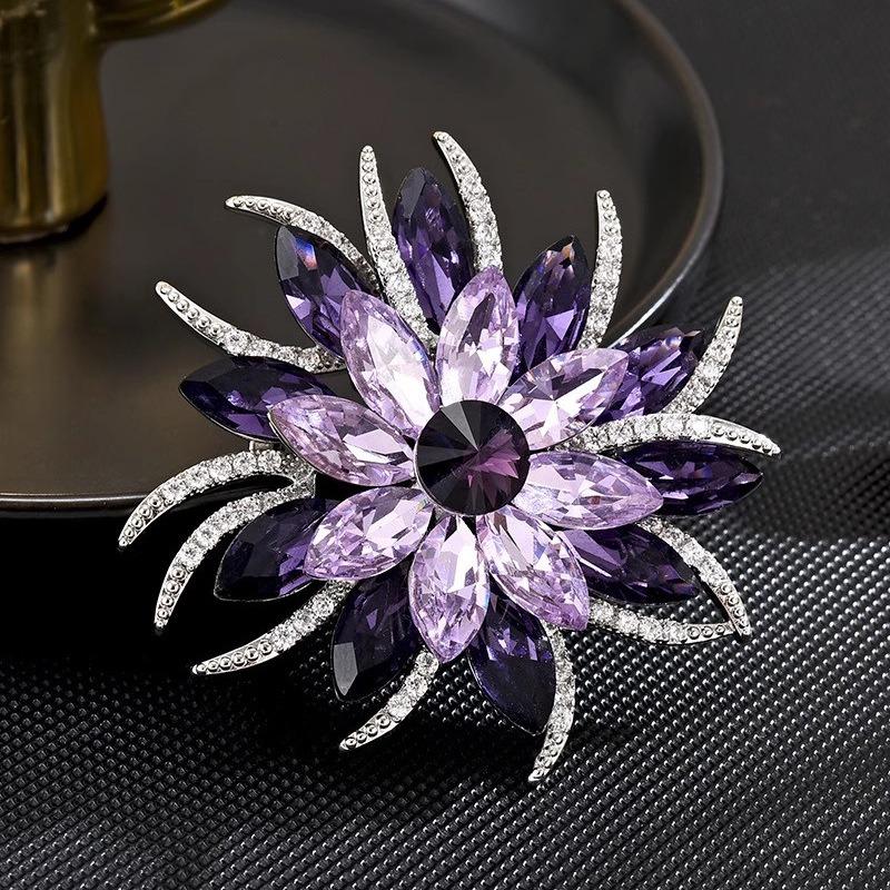

Роскошная и элегантная брошь Баухиния для женщин, высококлассная и изысканная брошь-застежка с защитой от бликов для лацкана пиджака темно-фиолетового