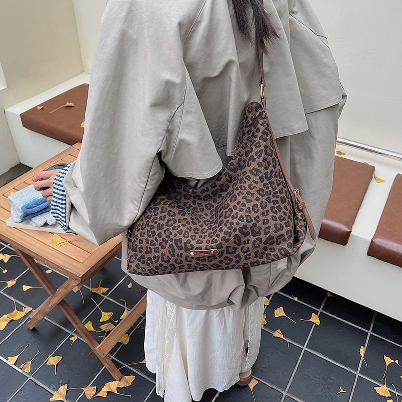 

Сумка премиум-класса в стиле ретро большой вместимости женская 2025 новая модная дорожная сумка через плечо, сумка-мессенджер, сумка-тоут, сумка-ведро цветной печати леопарда