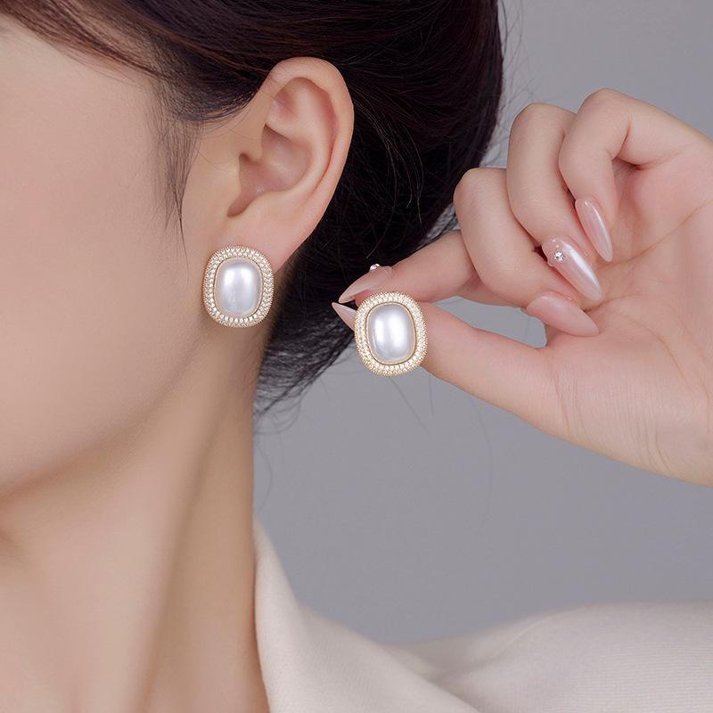 High-End Pearl Big Earrings French Retro Temperament Stud Earrings Niche Exaggerated Earrings Women