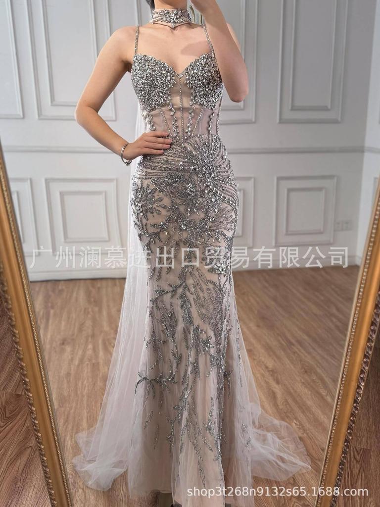 Naked crystal nails, elegant celebrity temperament, luxury art exam solo host, fishtail evening dress LA11111