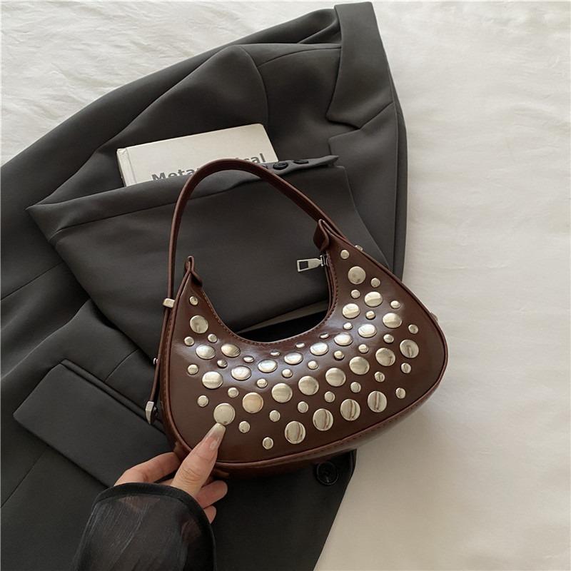 

Простая и модная весенняя новая сумка подмышку, крутая личность, в горошек, с заклепками, портативная, в форме пельменя, женская сумка