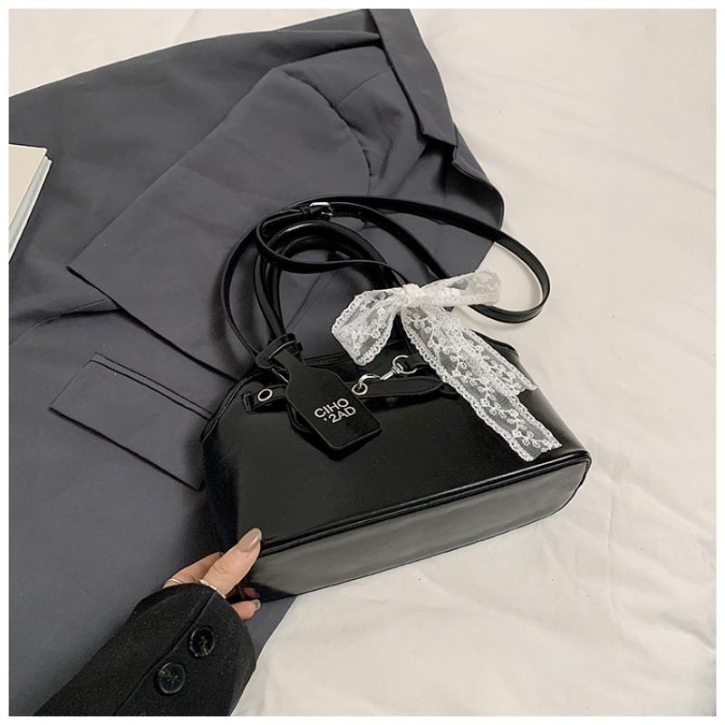 

New women s shoulder bag, personalized design, underarm bag, high-end niche messenger bag, fashionable portable pillow bag. чорний