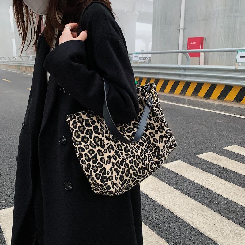 Damen Leo-Print Tragetasche Große Kapazität Umhängetasche Wintermode Corduroy Handtasche