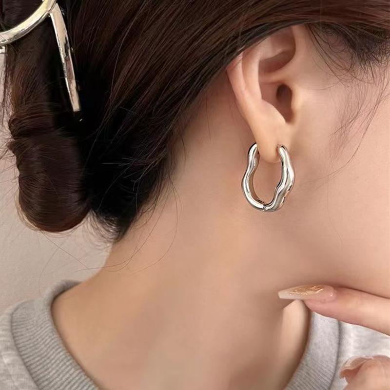 Simple Irregular Oval Hoop Earrings for Women Metal Style Bend Geometric Personality Ear Buckle Accessories Punk Fashion Jewelry