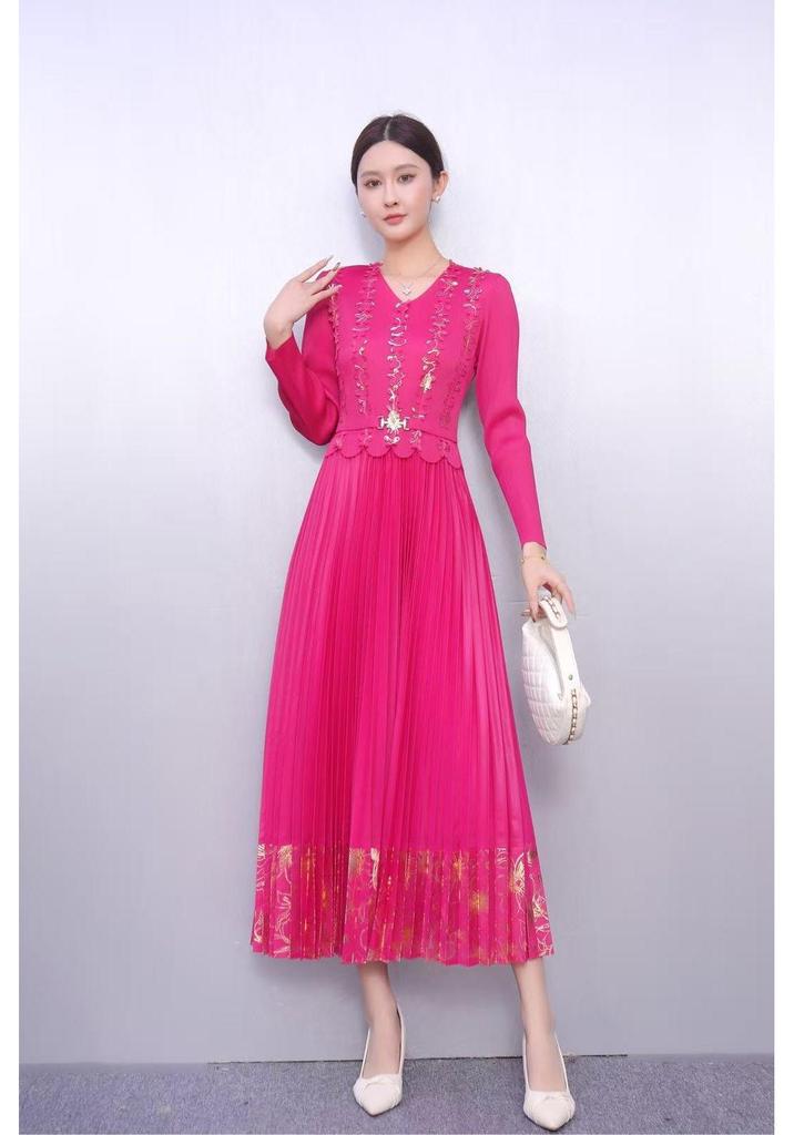 Elegant Plus Size Pleated Faux Two-Piece Dress with Hot Stamping