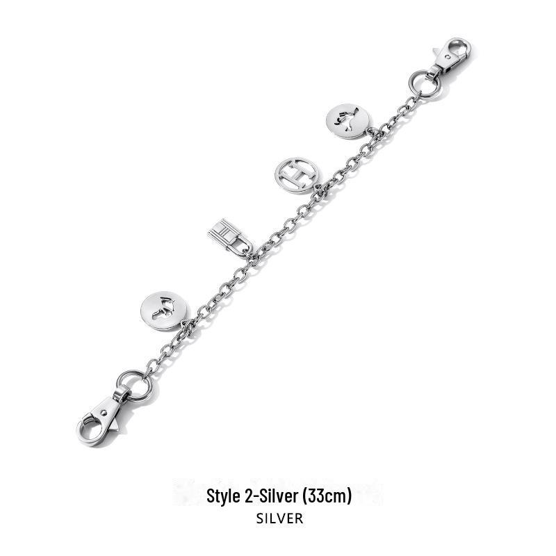 

H-96 Металлический ремень через плечо: Увеличьте или трансформируйте свою сумку H с помощью этого эксклюзивного аксессуара в виде плечевого ремня-цепочки.