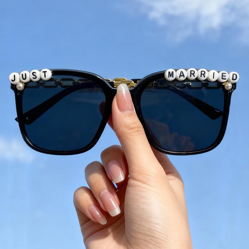 

Стильні квадратні сонцезахисні окуляри 2025 року для чоловіків і жінок з перламутровими акцентами - В наявності