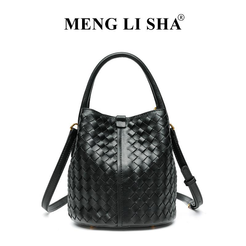 

New niche hand-woven bag commuter fashion versatile single shoulder oblique bucket bag personalized simple portable mother and child bag чёрный