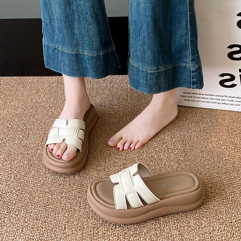 Thick-soled silver cool slippers women's summer wear 2025 new models with skirts, stepping on shit sandals, beach one-word drag