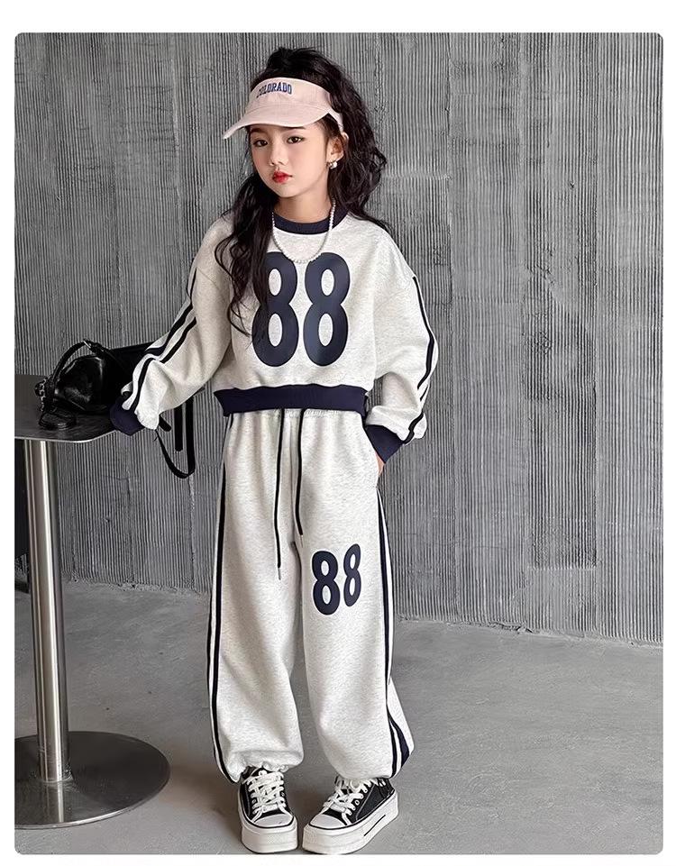 2024 Spring Fashion Girls' Loose Two-Piece Sportswear Set for Medium and Large Children.