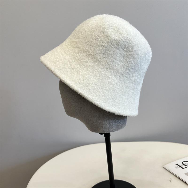 Cappello a secchiello lavorato a maglia in filato di cashmere circolare, piccolo e semplice cappello da pescatore a campana dritto in peluche alla moda per l'autunno e l'inverno