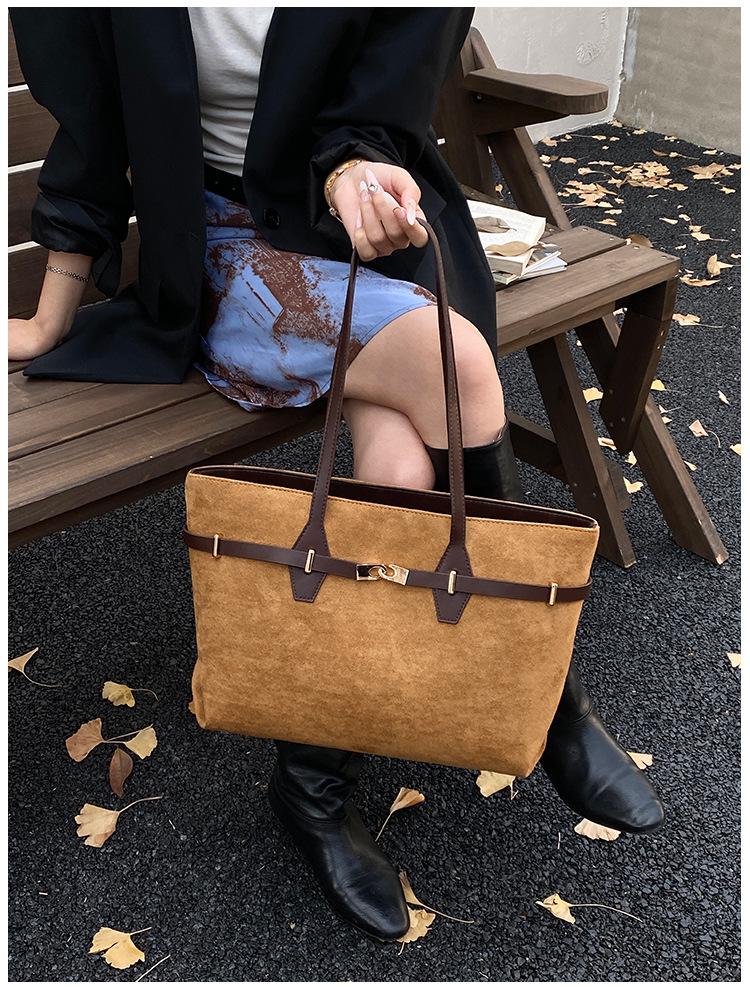 

Leopard Print Large Capacity Tote: Stylish Autumn/Winter Handbag for Daily Commute and Casual Use коричневый