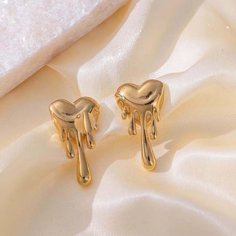Sweet And Exquisite Melting Heart Decorative Stud Earrings Suitable For Women To Wear Clothes For Summer Travel
