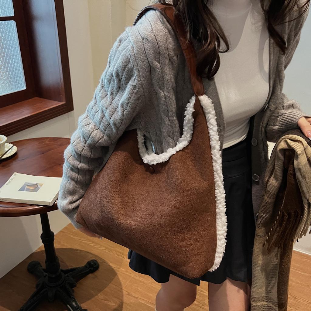 Design Vintage Lamb Wool Bag Women'S Fashion Hand Carrying Large Capacity Commuter Armpit Shoulder Bag