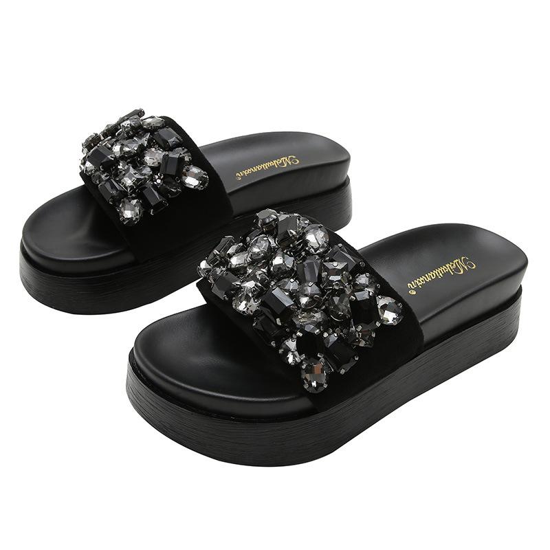 Small Size Muffin Platform Slippers Women's Summer Wear 2025 New Internet Celebrity Diamond Buckle Heightening Sandals Beach Shoes Ins Tide