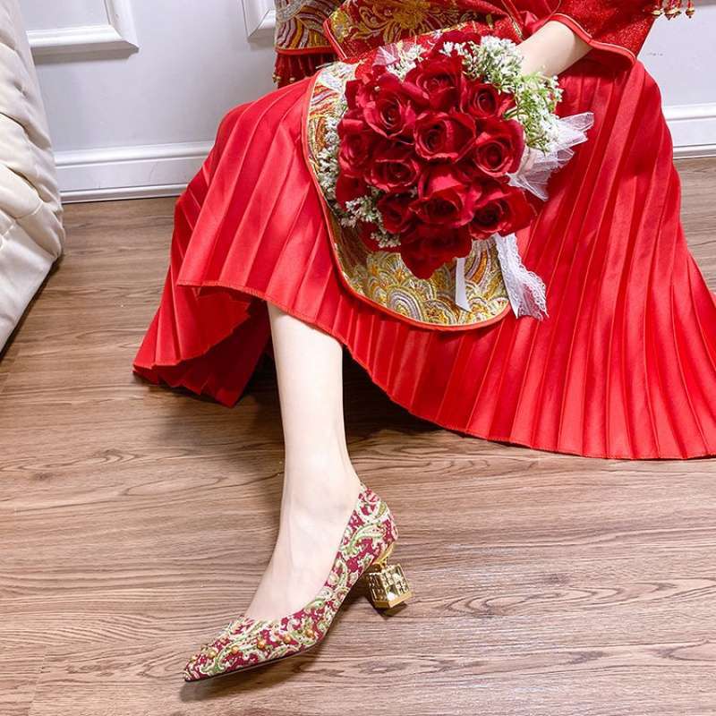 Zapatos Xiuhe zapatos de boda zapatos de boda chinos 2025 nuevo verano rojo planos mujeres embarazadas pueden usar zapatos de boda