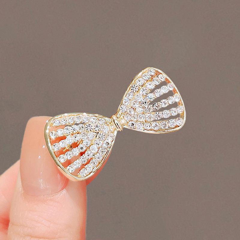 

2025 новая высококачественная брошь-бант с защитой от света, фиксирующая булавка для одежды, аксессуары для одежды, ювелирные изделия Иу