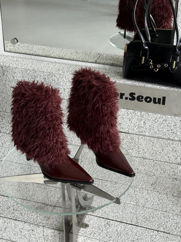 2025 neue Herbststiefel Damenmode Temperament Europäischer und Amerikanischer Stil spitz Damenstiefel dünner Absatz mittlerer Absatz haarige Kurzstiefel Damen