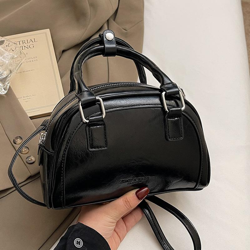 2025 New Product Casual Small Fresh Ou Ruofeng Portable Boston Bag Niche Versatile Commuter Premium Messenger Bag