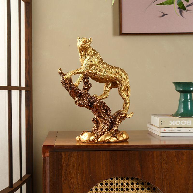 The bookcase with a golden leopard desktop is a high-end, elegant, and modern leopard-shaped decoration for the bedroom