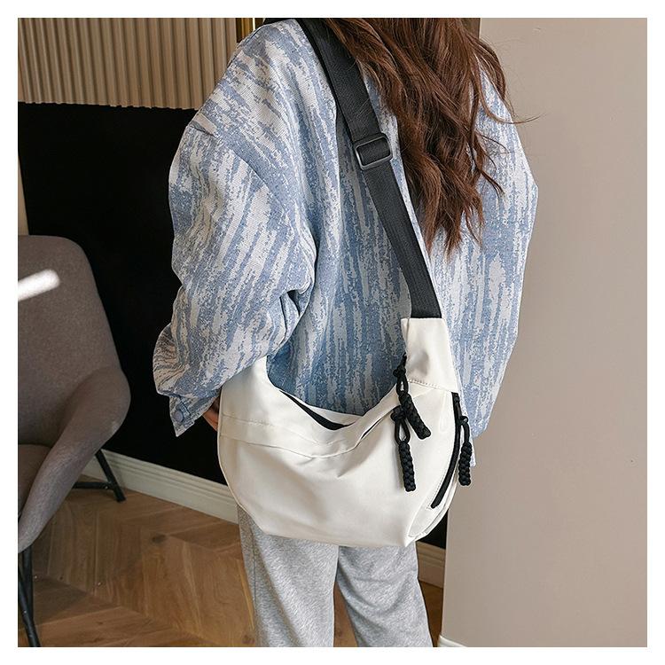 1Pc Solid Color Simple Large Capacity Korean Version of Foreign Style Leisure Bag New Versatile Ins Shoulder Messenger Bag Dumpling Bag