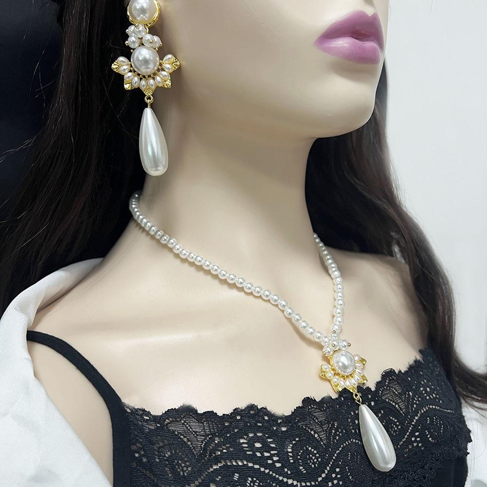 Light Luxury French Niche Retro New Design Imitation Shijia Pearl Necklace Earrings Set Chain