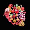 SKEDS Broches de luxe pour femmes, ornées de strass, représentant des oiseaux et des fruits. Bijoux fantaisie brillants, parfaits pour décorer une boutique ou comme cadeau.