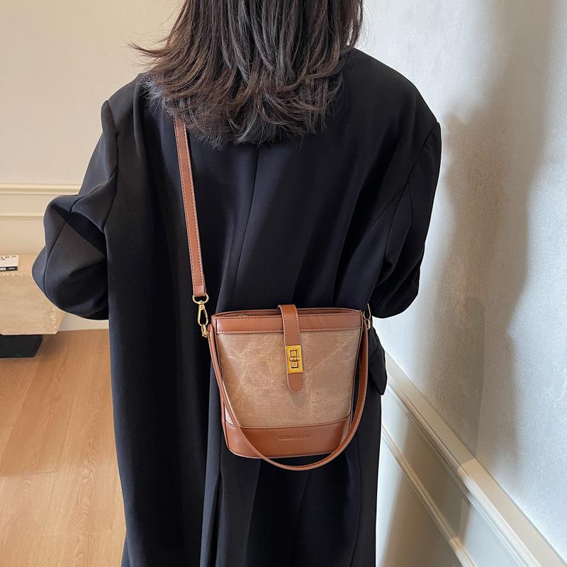 

Сумки Женские Сумки Нишевый Дизайн 2025 Мода Сумки-Ведра Серия Леопардовый Принт Популярные Портативные На Плечо 20*10*20 коричневый