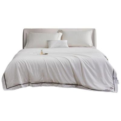 Donald Home Textiles Houndstooth Jacquard Mulberry Silk Quilt