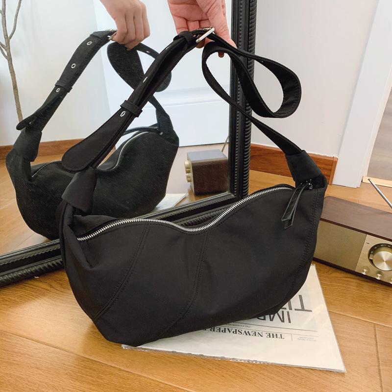 Niche Bag Women's Spring and Summer New Simple and Versatile Shoulder Messenger Bag Casual and Lightweight Dumpling Bag