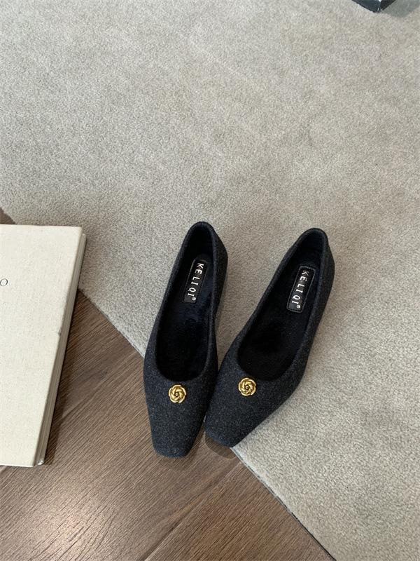 2025 autumn and winter new French thick heel single shoes women's small fragrant style versatile flat shoes temperament soft sole work shoes