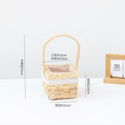 Handkorb aus geflochtenem Rattan Handkorb aus geflochtenem Rattan