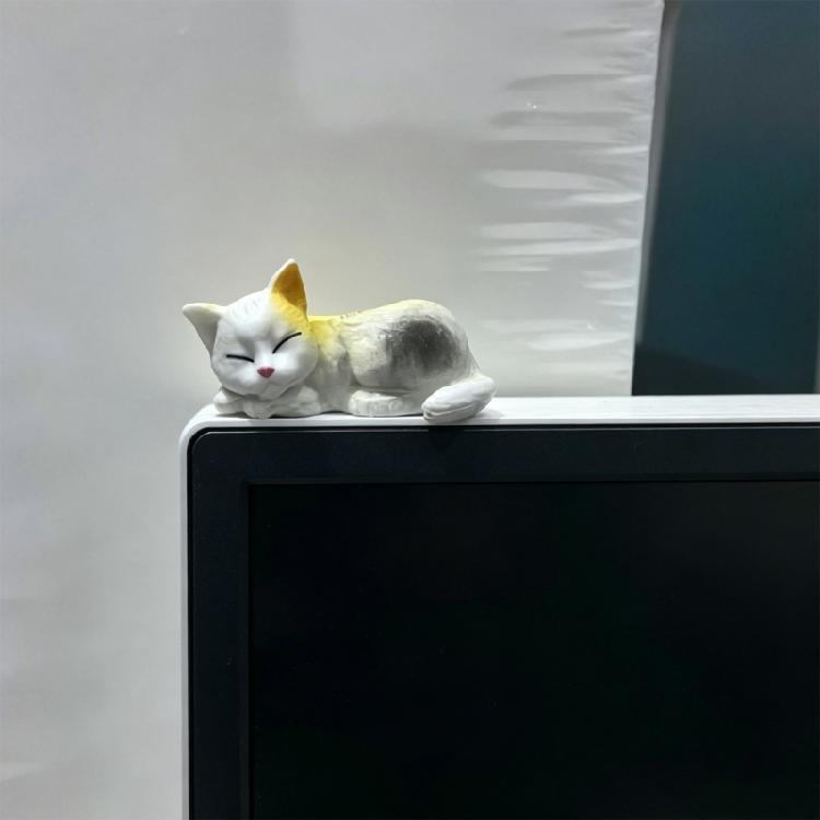 6Pcs Miniature Cats Figurines Resin Animal Ornaments For Desktop Shelf and Computer Monitor Car Dashboard Displays