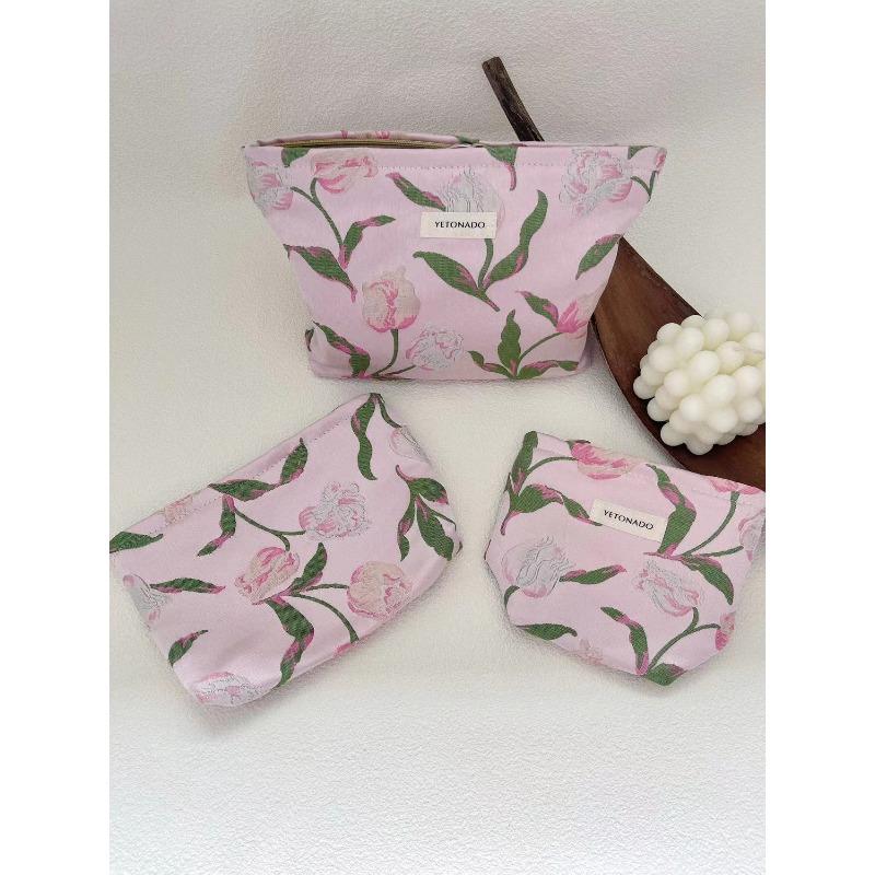 Large Capacity Travel Makeup Bag Vintage Cosmetic Pouch Portable Toiletry Organizer for Women Minimalist Clutch for Skincare Storage