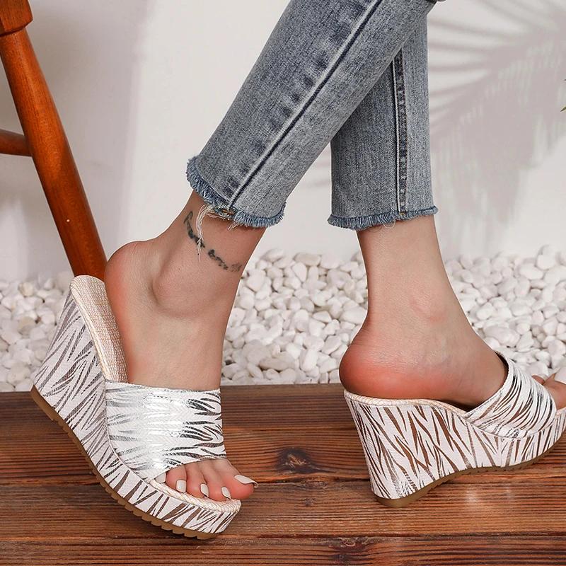 Fashion Fashion Stripe Print Thick Bottom Slippers Women New Wedge Chunky Platform Sandals Woman Summer Daily High Heel Slides Female