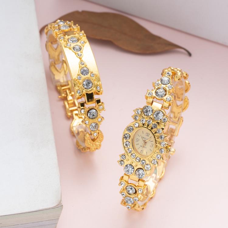 Diamond-Studded Women's Fashion Quartz Bracelet Watch