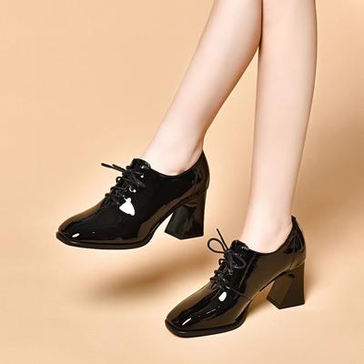 Damen-Einzelschuhe mit tiefem Ausschnitt, Frühjahr 2025 neu, Britischer Stil, eckige Spitze, zum Schnüren, Hufeisenabsatz und hohe Absätze, zwei Höhen, Lederschuhe