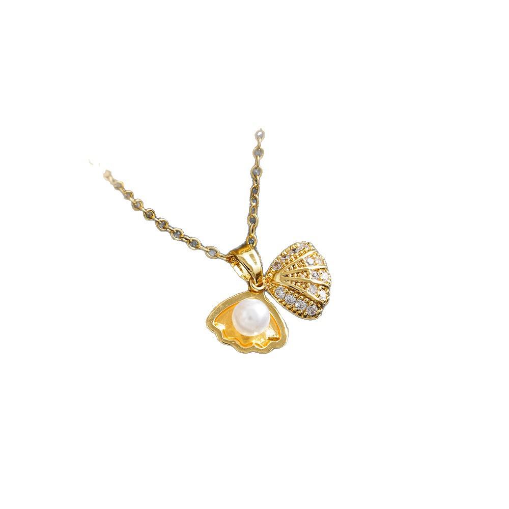 Inlaid Diamond Shell Titanium Steel Women's Necklace: Stylish, Versatile, Luxury Choker with Niche Design
