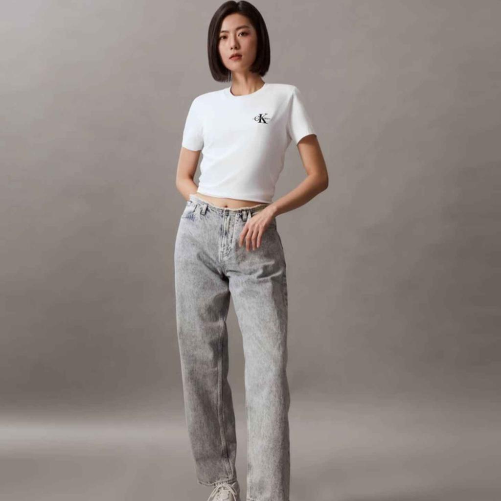 Calvin Klein Solid Sweet And Spicy Round Neck T-Shirt Women Tops White J218883-24S-YAF