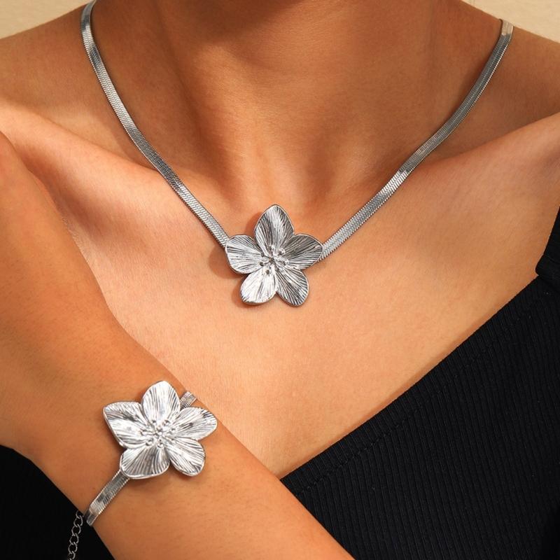 Elegant Vintage Flower Pendant Jewelry Set for Women Stainless Steel Necklace and Bracelet Perfect for Formal Occasions