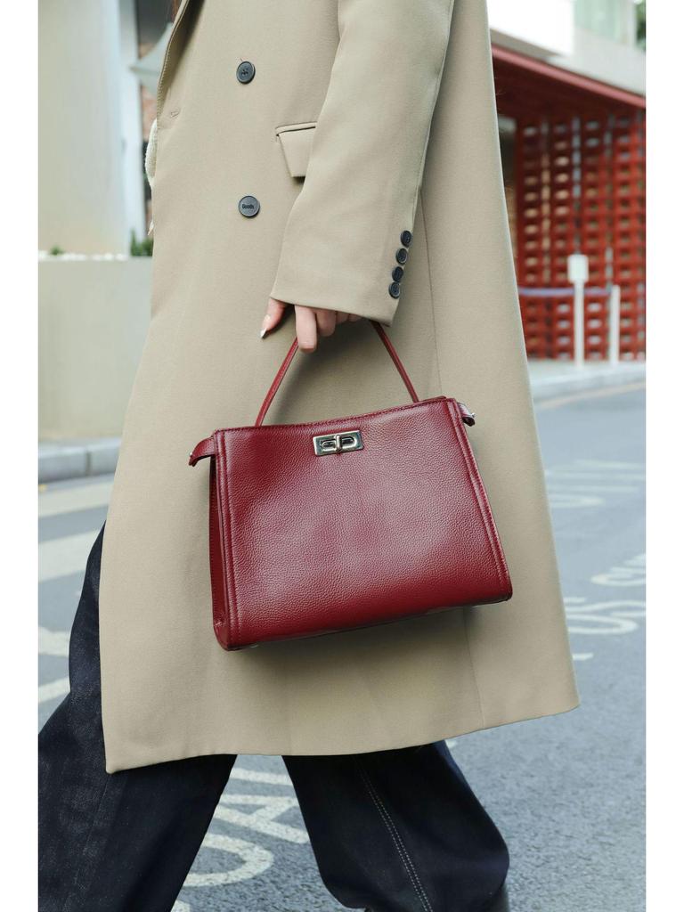 Genuine Leather Women's Large Capacity Tote - First Layer Cowhide Crossbody for Business and Commuting