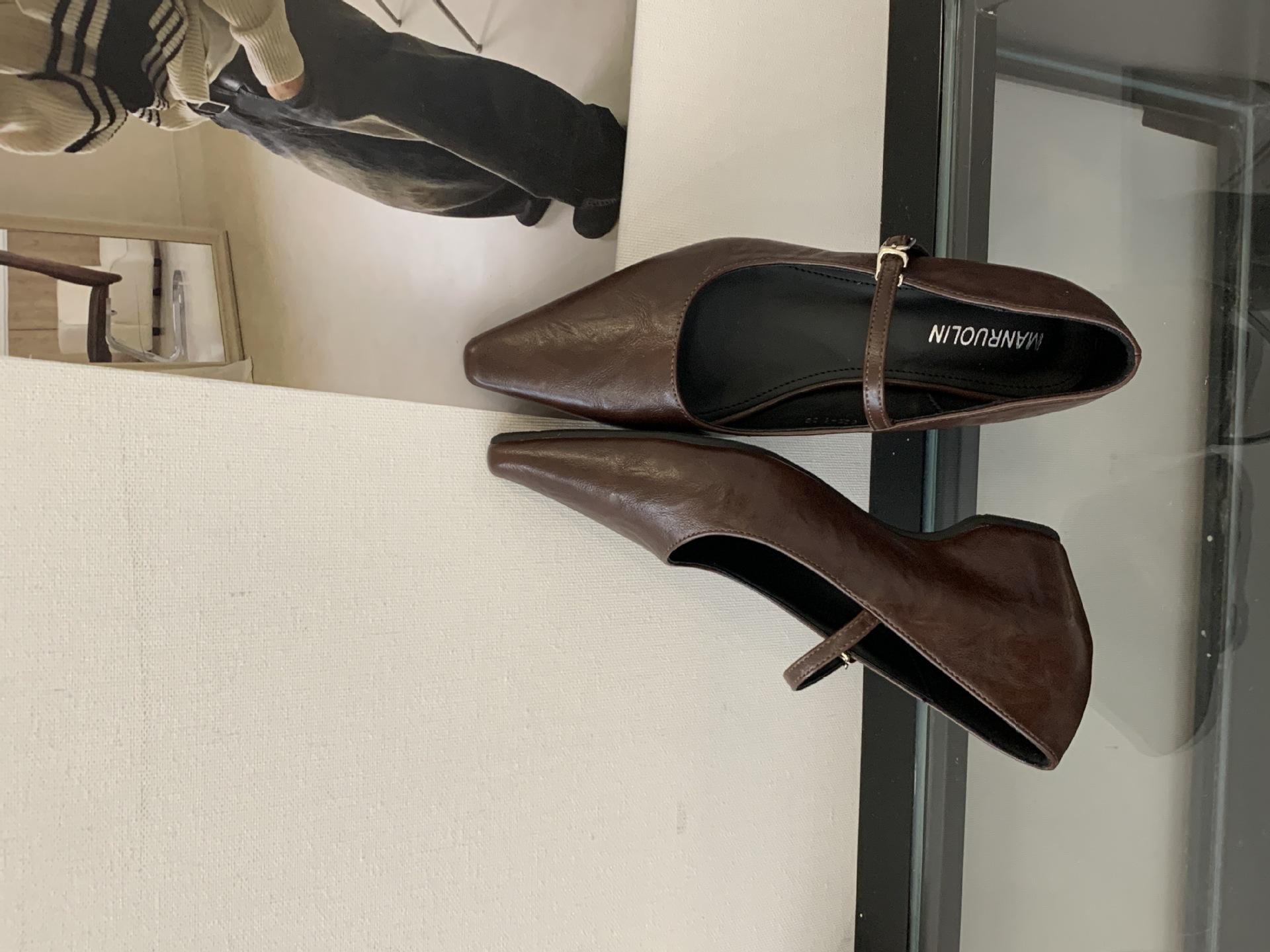 

2025 autumn pointed temperament high heels women s pointed black single shoes with buckle light mouth Mary Jane shoes 39 коричневий