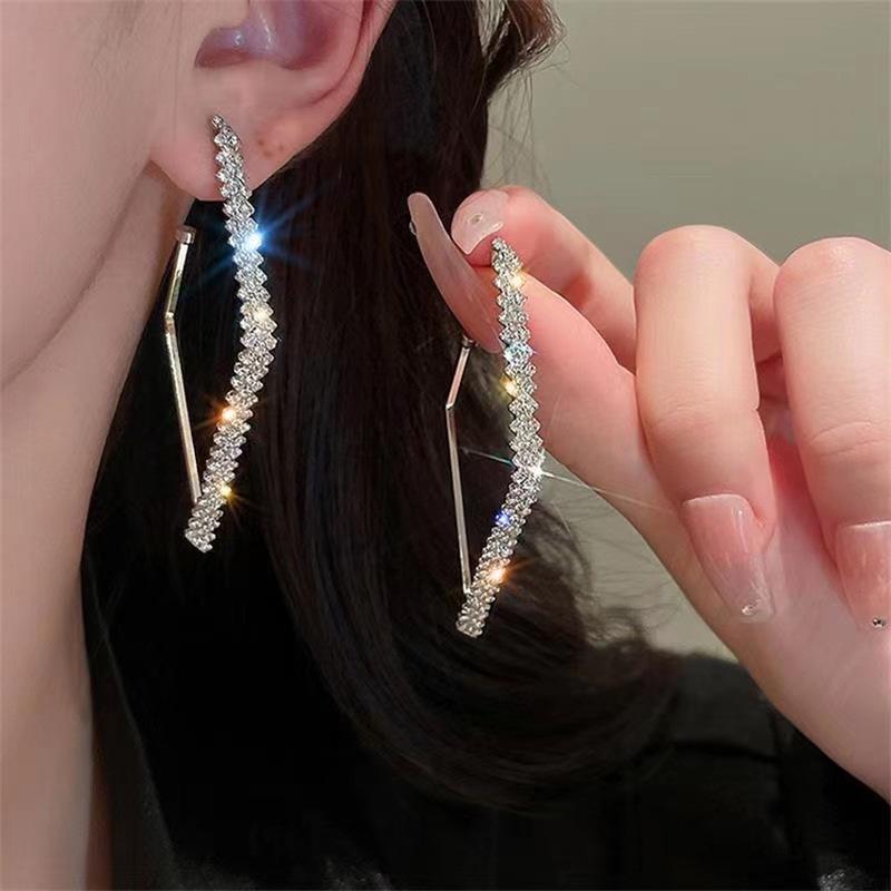 S925 Silver Needle Rhinestone Tassel Earrings - Exquisite Long Claw Chain with Colored Diamonds, European & American Style