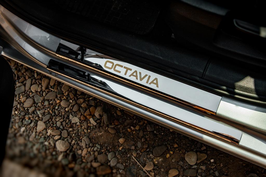 

Накладки на пороги Carmos V1 (8 шт., Нерж.) для Skoda Octavia III A7 2013-2019 рр.