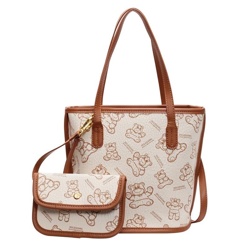 

2025 новая сумка-тоут с принтом медведя, французская большая вместительная женская сумка для поездок на работу, высококачественная универсальная сумка Ins Size [Bottom Length 27 Height 22] Large Capacity белый