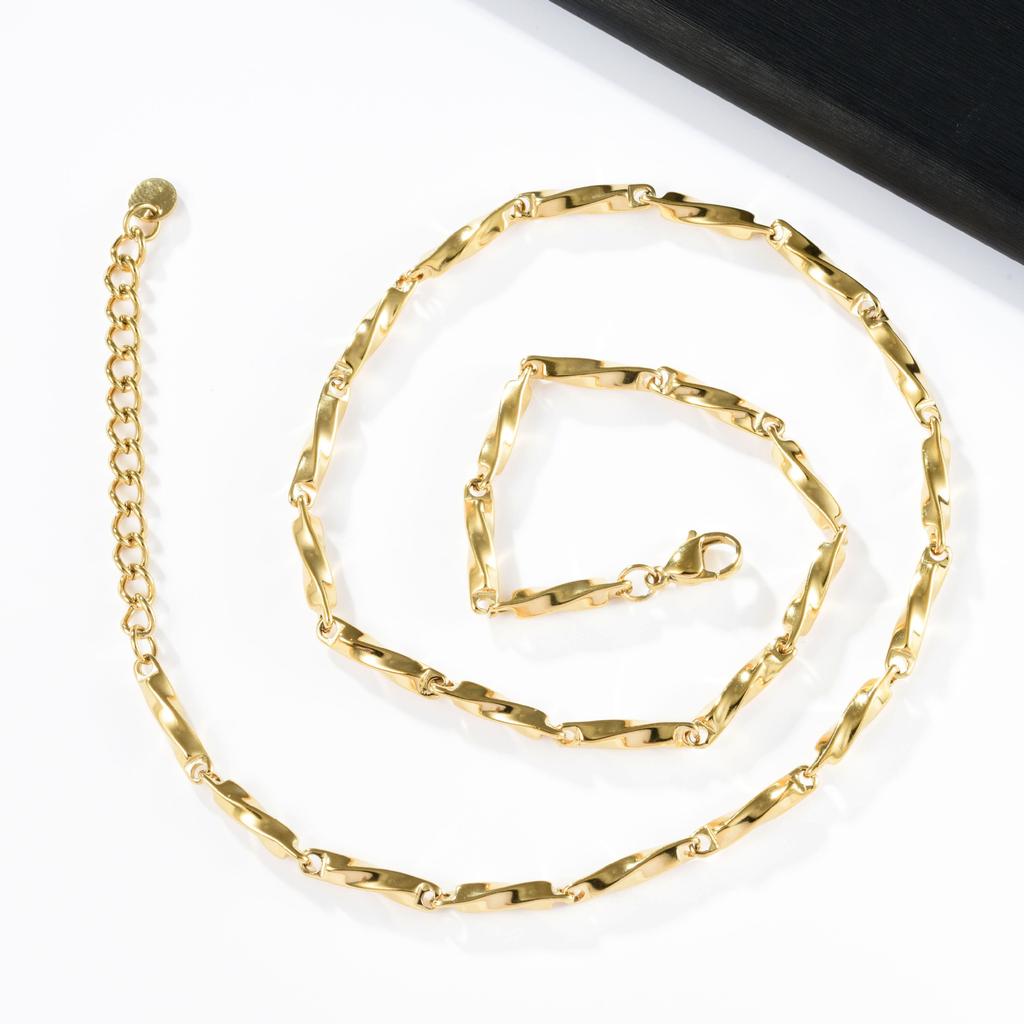 A Mobius Ring Stainless Steel Necklace Gold Necklace Clavicle Chain Men's and Women's INS Style, Stacked In Europe and America