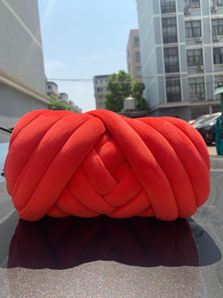 Introducing Our DIY Velvet Crystal Yarn Pillow Cat Bed: 3cm Thick, Soft, and Cozy!