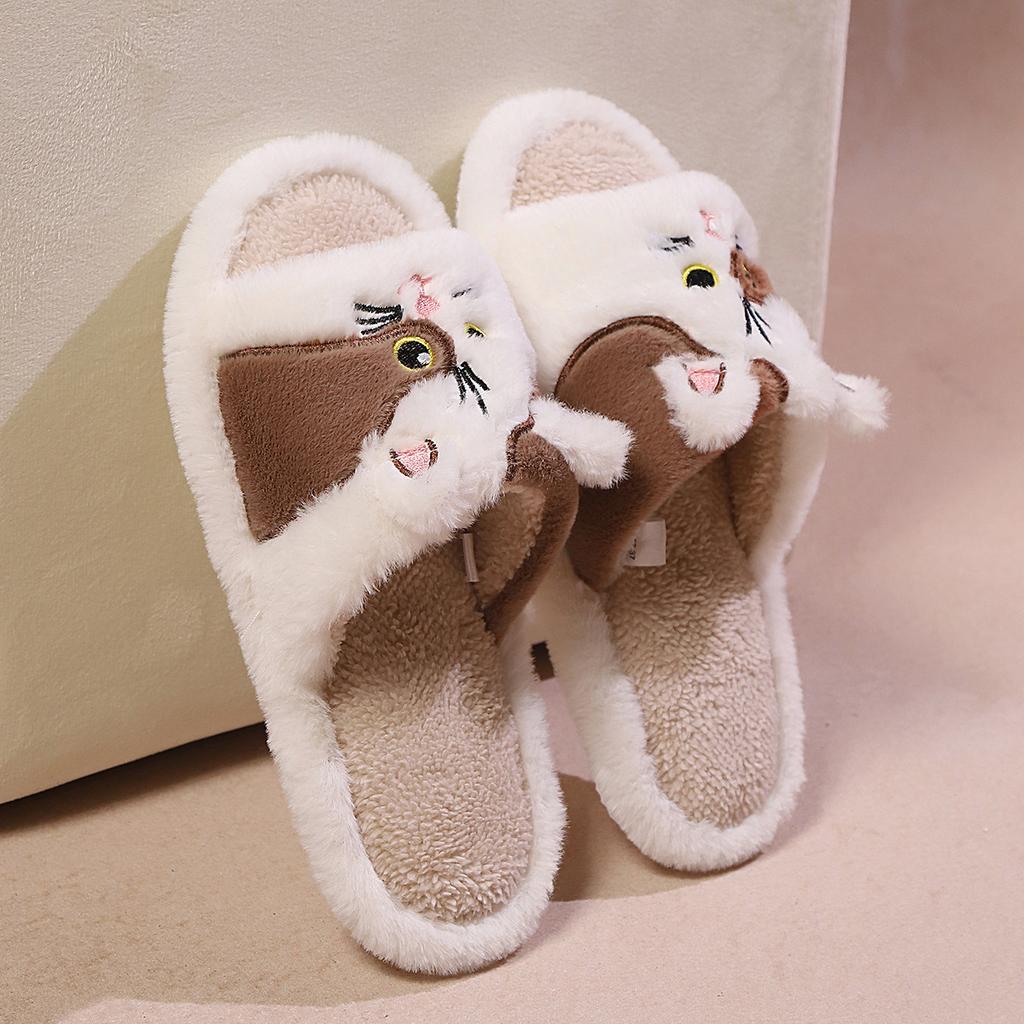 Cute Cartoon Cat-Shaped Indoor Slippers for Women, Comfortable with A Soft, Non-Slip Sole.