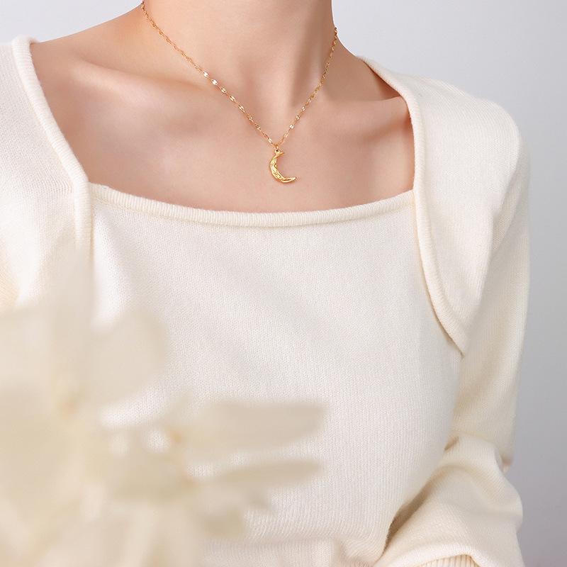 Retro Japanese Crescent Moon Necklace in 18K Gold-Plated Stainless Steel