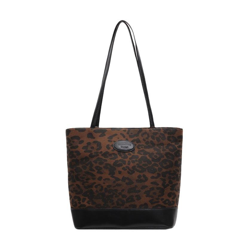 2025 new leopard print portable shoulder large-capacity leisure shopping bag commuting backpack to work
